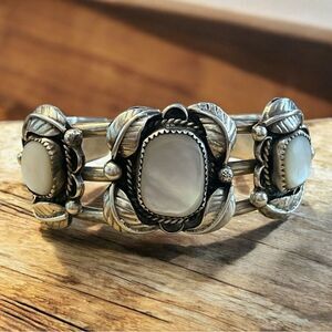 VINTAGE NATIVE AMERICAN MOTHER OF PEARL CUFF